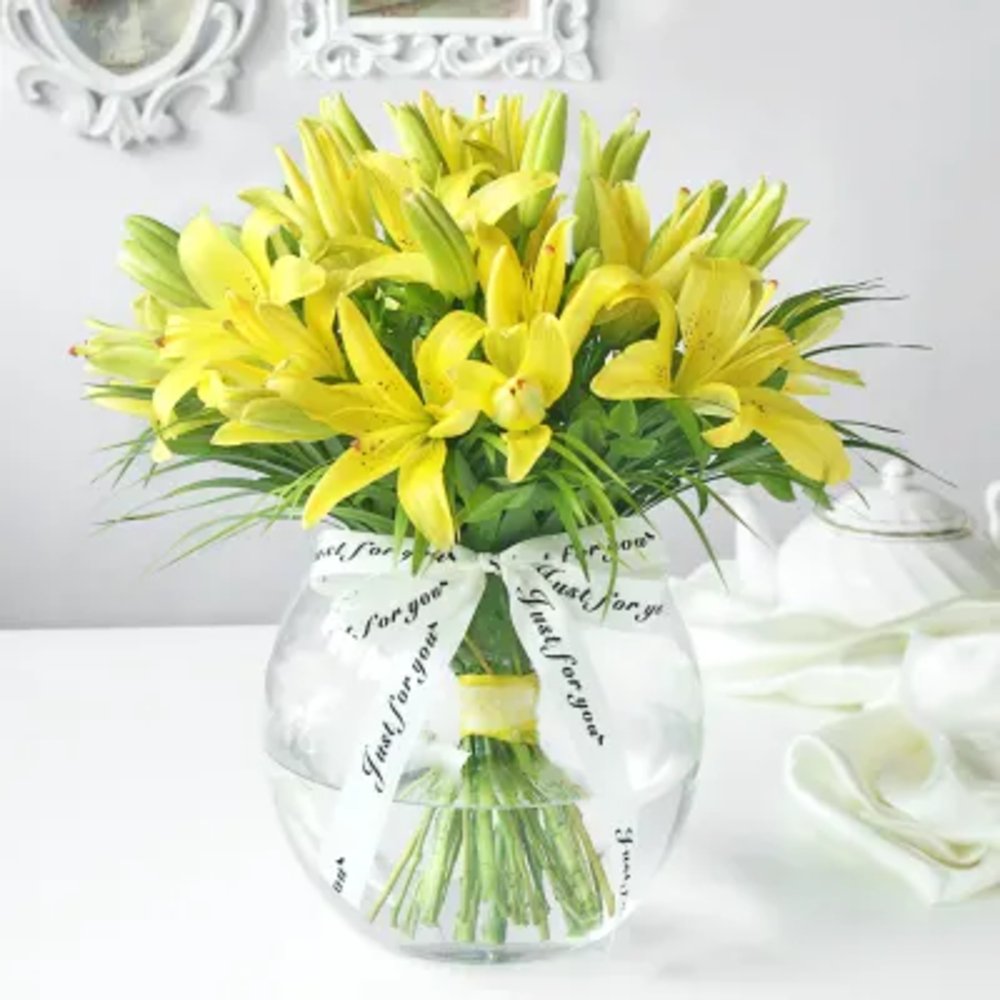 Vase with 10 Stems of Yellow Lilies